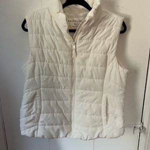 Aeropostale White Puffer Vest, size XL